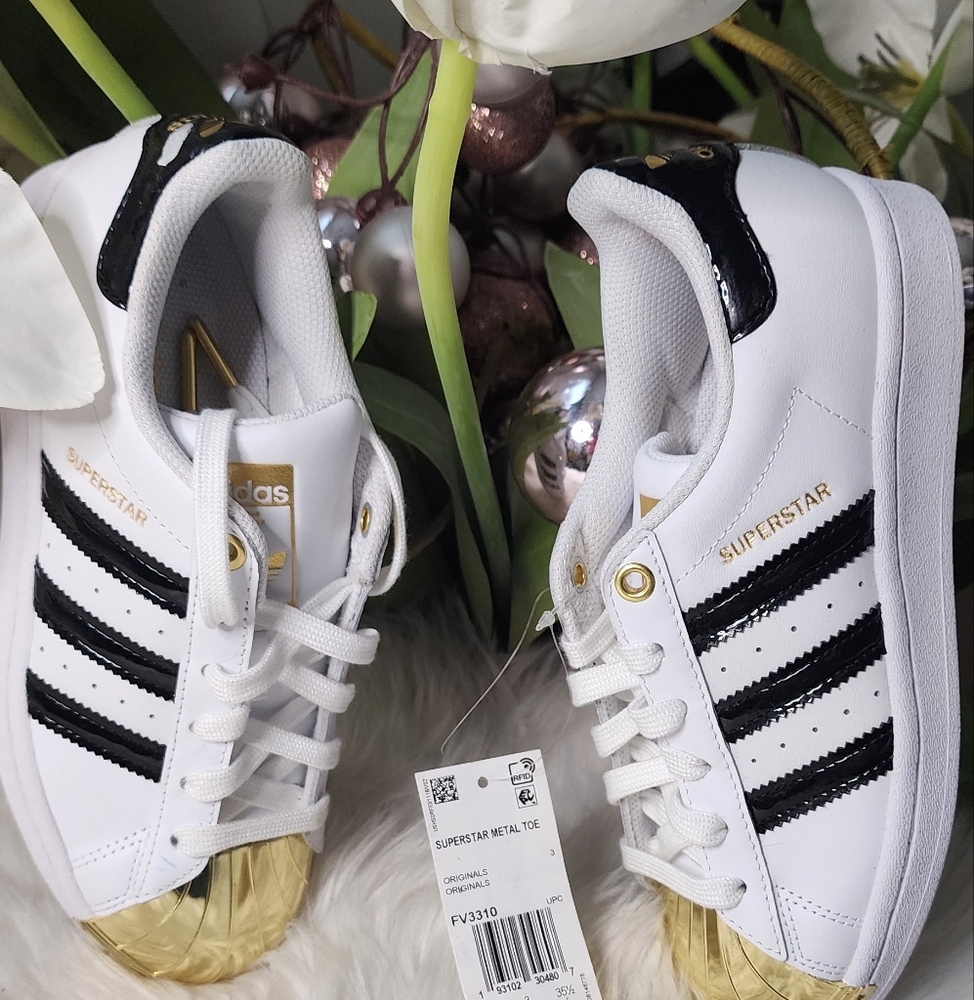 Adidas Originals Women's SUPERSTARMETAL TOE Sneakers brand new size6